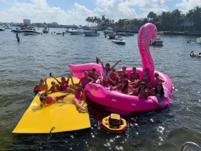 Cruising past Fort Lauderdale waterfront homes